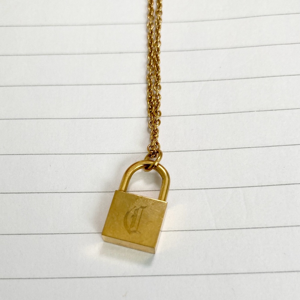 Gold Padlock Pendant Necklace - engraved « C »